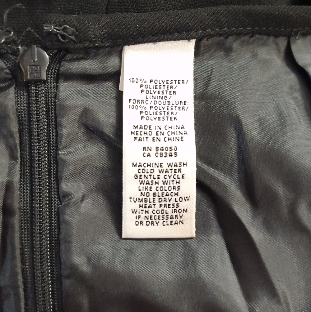 Chic Black Pencil Skirt for Women - Picture 4 of 5